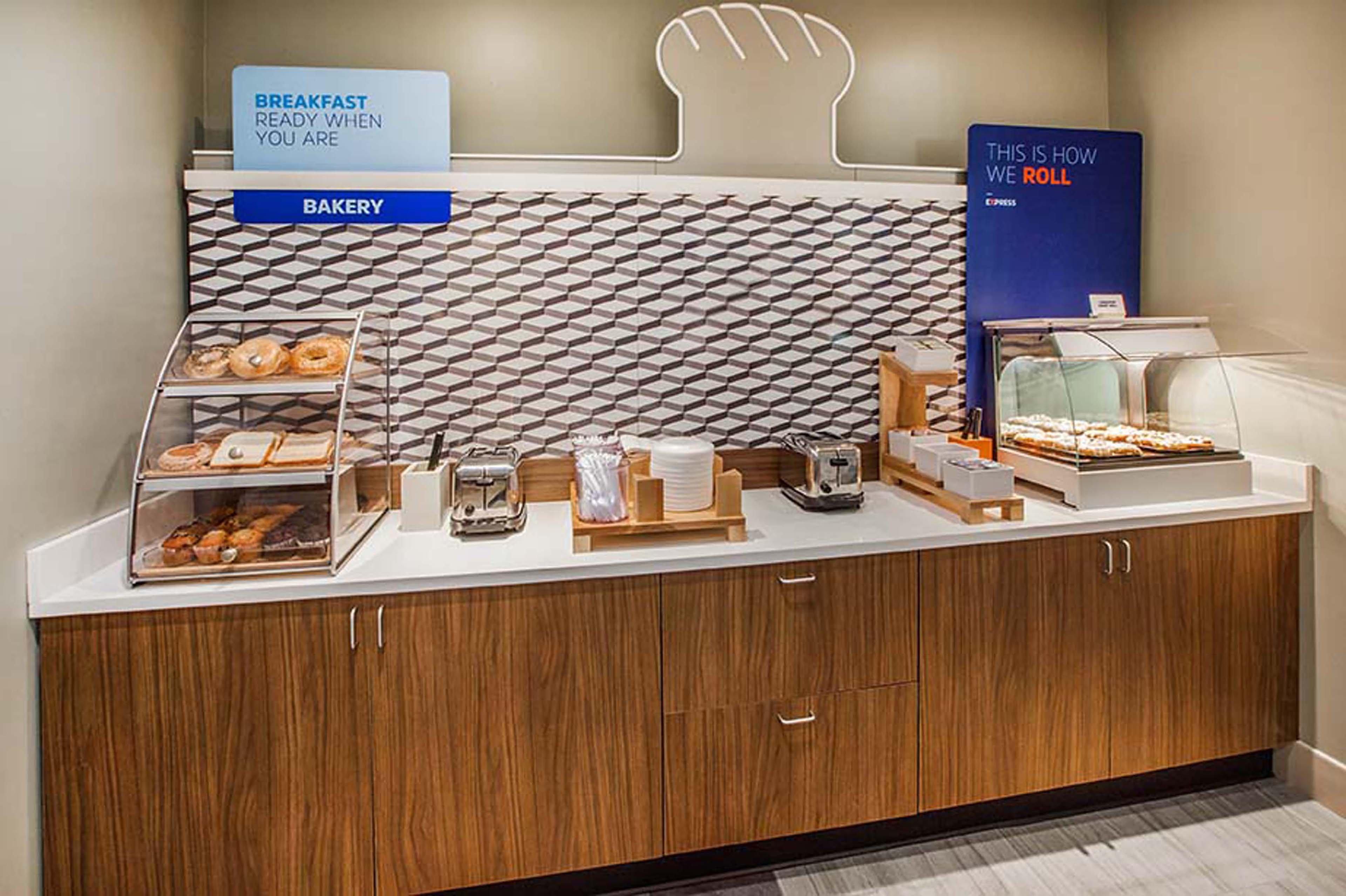 Express Ontario By Ihg Hotel