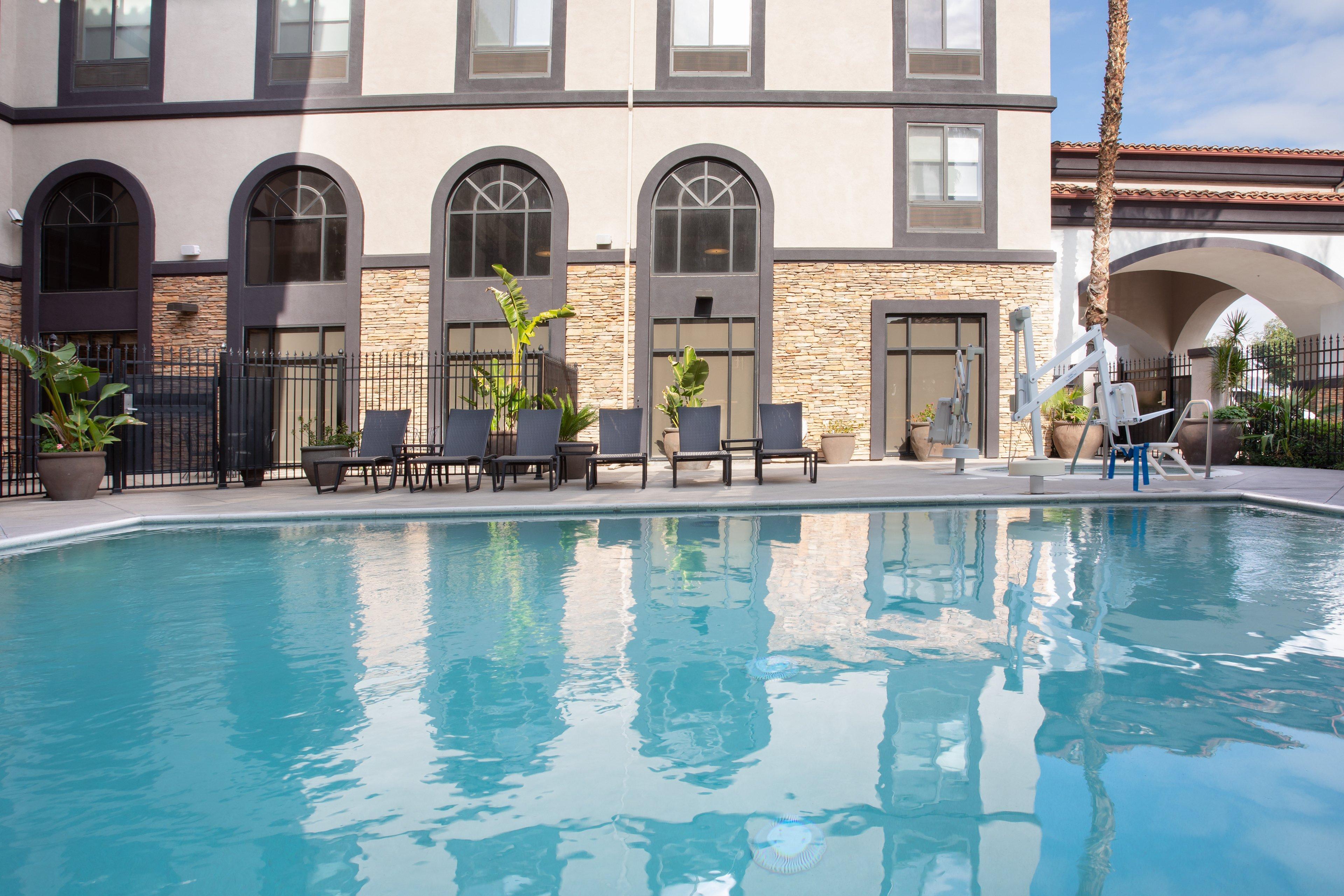 Express Ontario By Ihg Hotel 2*