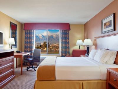 Express Ontario By Ihg Hotel Creekside