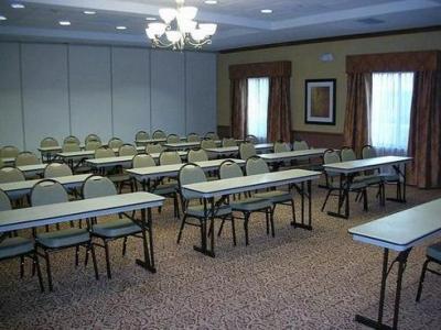 Hotel Express Ontario By Ihg Creekside